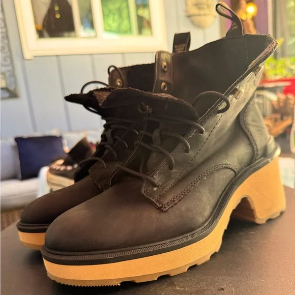 SOREL Women's Hi-Line Heel Lace Boots Black Size 7.5 - Picture 1 of 6